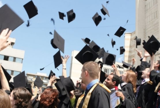 Burse de studiu in Franta de 180.000 euro pentru studenti romani